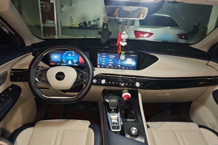 Used Dongfeng Aeolus Huge 2022 Mach Dual-Motor 1.5T MHD Dare-to-Dream Edition Center Console