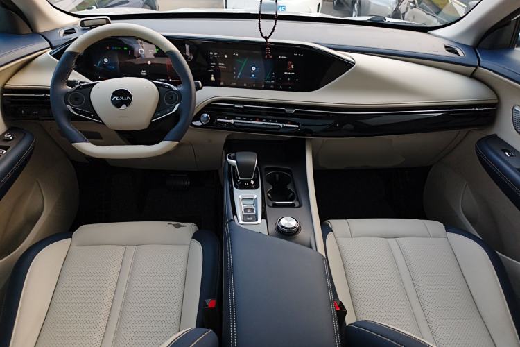Used Dongfeng Aeolus Huge 2022 Mach Power 1.5T DareDrive Edition · Smart Center Console