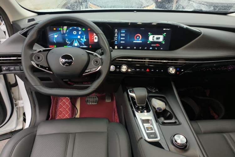 Used Dongfeng Aeolus Huge 2022 Mach Dual-Motor 1.5T MHD Dare-to-Dream Edition Center Console
