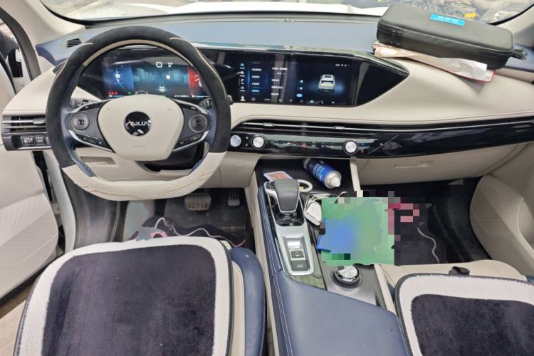 Used Dongfeng Aeolus Huge 2022 Mach Dual-Motor 1.5T MHD Dare-to-Dream Edition Center Console