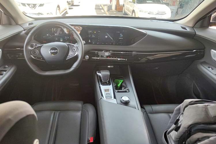 Used Dongfeng Aeolus Huge 2022 Mach Power 1.5T DareDrive Edition · Smart Center Console
