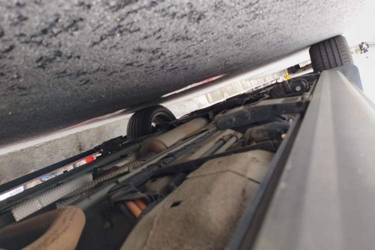 Used Dongfeng Aeolus Huge 2022 Mach Dual-Motor 1.5T MHD Dare-to-Dream Edition Chassis Front Left