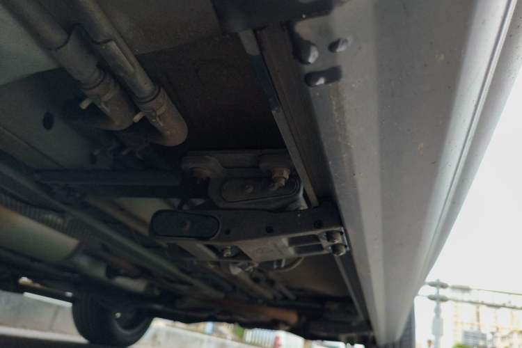 Used Dongfeng Aeolus Huge 2022 Mach Dual-Motor 1.5T MHD Dare-to-Dream Edition Chassis Rear Left