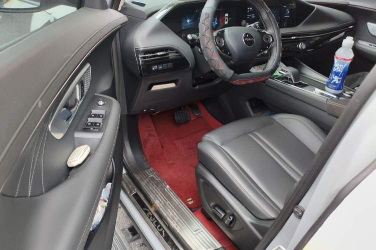 Used Dongfeng Aeolus Huge 2022 Mach Dual-Motor 1.5T MHD Dare-to-Dream Edition Driver Seat