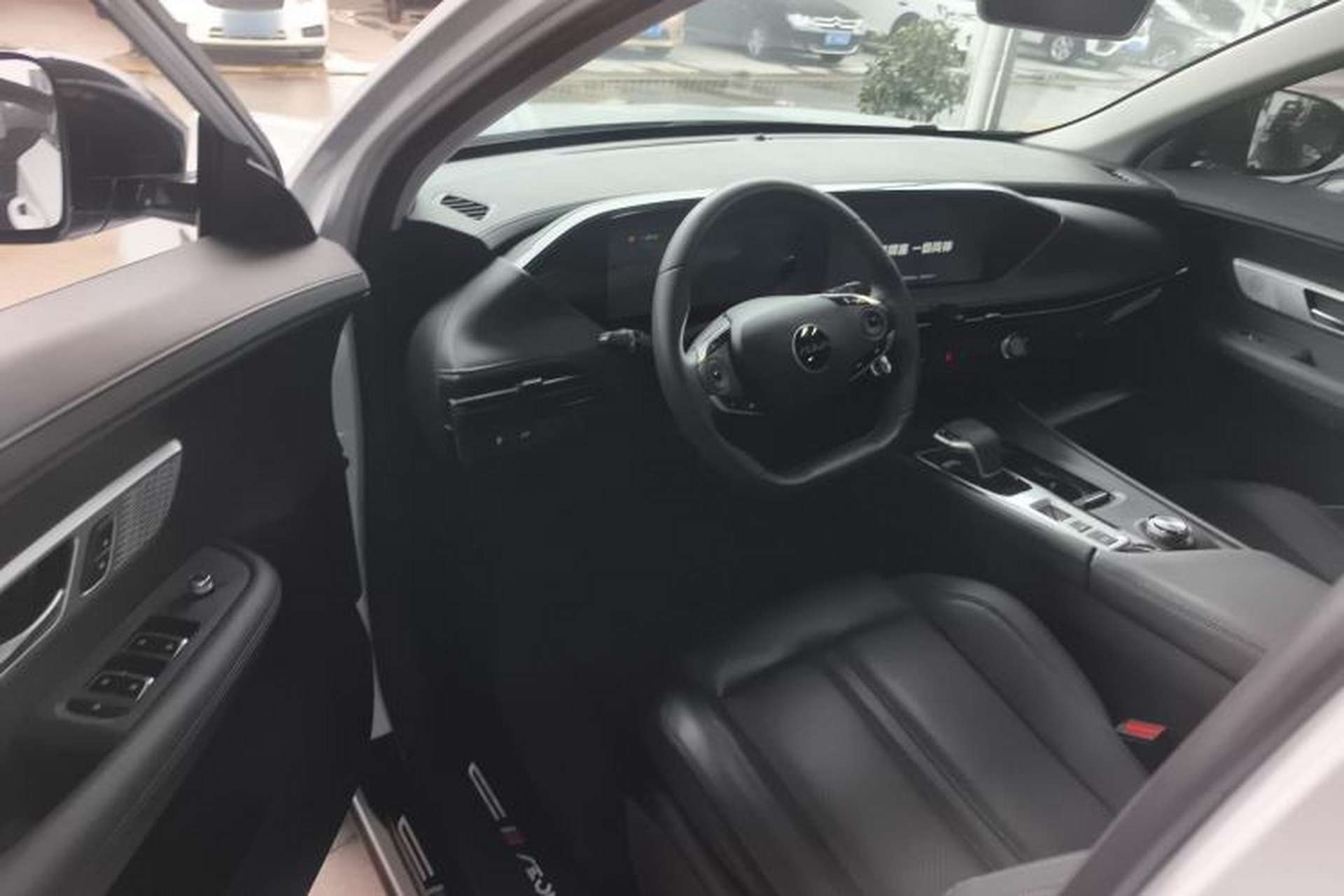 Used Dongfeng Aeolus Huge 2022 Mach Dual-Motor 1.5T MHD Dare-to-Dream Edition Driver Seat
