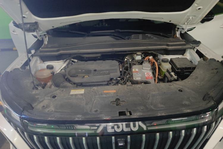 Used Dongfeng Aeolus Huge 2022 Mach Dual-Motor 1.5T MHD Dare-to-Dream Edition Engine Bay
