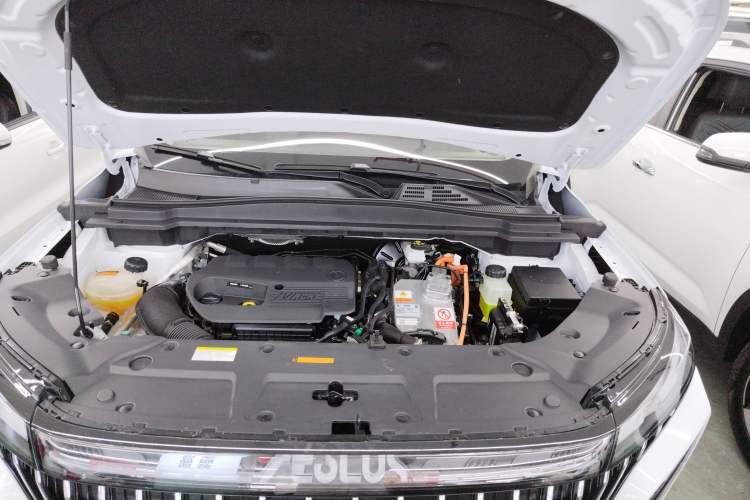 Used Dongfeng Aeolus Huge 2022 Mach Dual-Motor 1.5T MHD Dare-to-Dream Edition Engine Bay