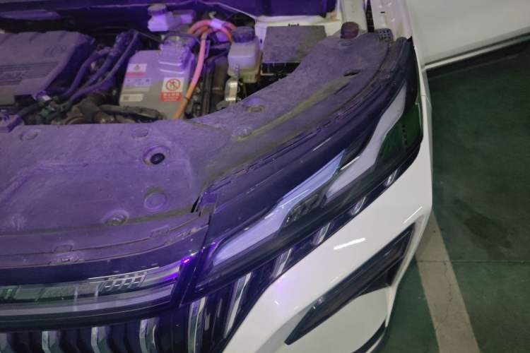 Used Dongfeng Aeolus Huge 2022 Mach Dual-Motor 1.5T MHD Dare-to-Dream Edition Engine Bay Left