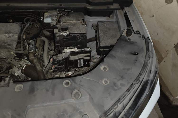 Used Dongfeng Aeolus Huge 2022 Mach Power 1.5T Dare-to-Love Edition Engine Bay Left