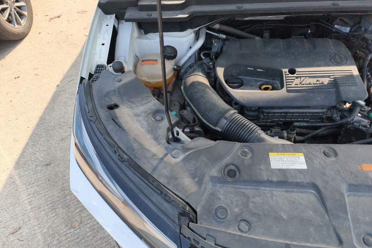 Used Dongfeng Aeolus Huge 2022 Mach Dual-Motor 1.5T MHD Dare-to-Dream Edition Engine Bay Right
