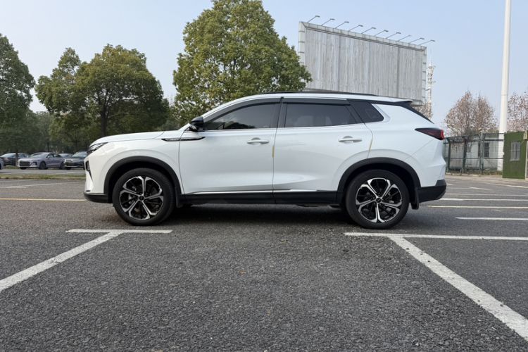 Used Dongfeng Aeolus Huge 2022 Mach Dual-Motor 1.5T MHD Dare-to-Dream Edition Exterior 9