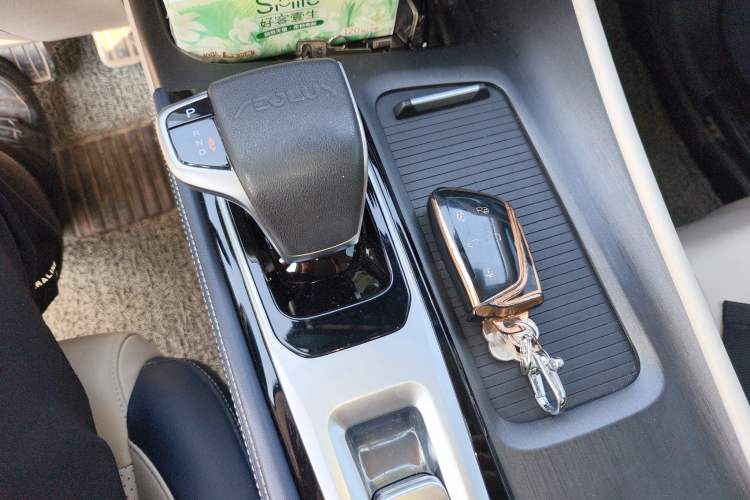 Used Dongfeng Aeolus Huge 2022 Mach Dual-Motor 1.5T MHD Dare-to-Dream Edition Gear Lever