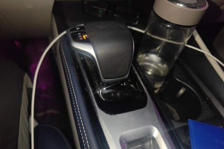 Used Dongfeng Aeolus Huge 2022 Mach Dual-Motor 1.5T MHD Dare-to-Dream Edition Gear Lever
