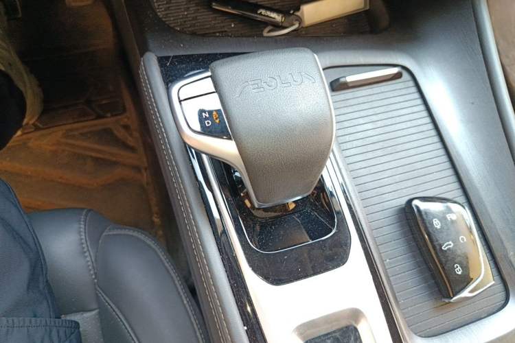 Used Dongfeng Aeolus Huge 2022 Mach Dual-Motor 1.5T MHD Dare-to-Dream Edition Gear Lever