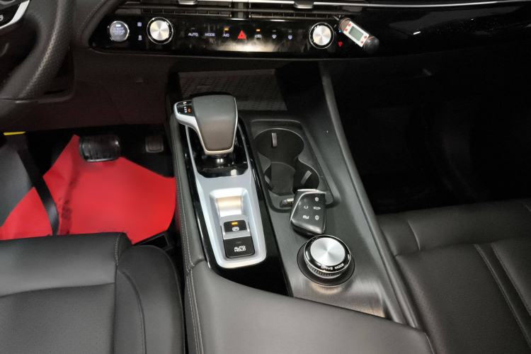 Used Dongfeng Aeolus Huge 2022 Mach Dual-Motor 1.5T MHD Dare-to-Dream Edition Gear Lever