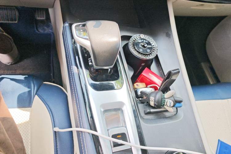 Used Dongfeng Aeolus Huge 2022 Mach Power 1.5T Dare-to-Love Edition Gear Lever