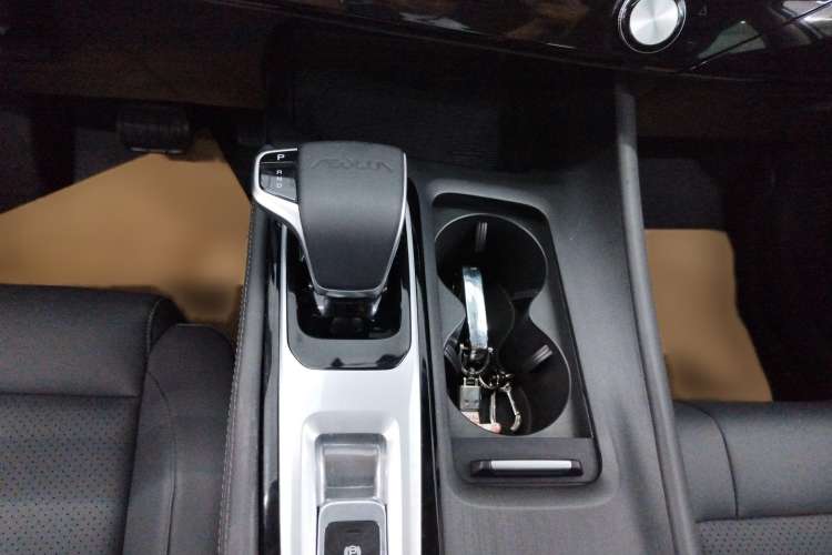 Used Dongfeng Aeolus Huge 2022 Mach Dual-Motor 1.5T MHD Dare-to-Dream Edition Gear Lever