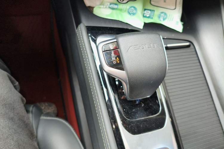 Used Dongfeng Aeolus Huge 2022 Mach Dual-Motor 1.5T MHD Dare-to-Dream Edition Gear Lever