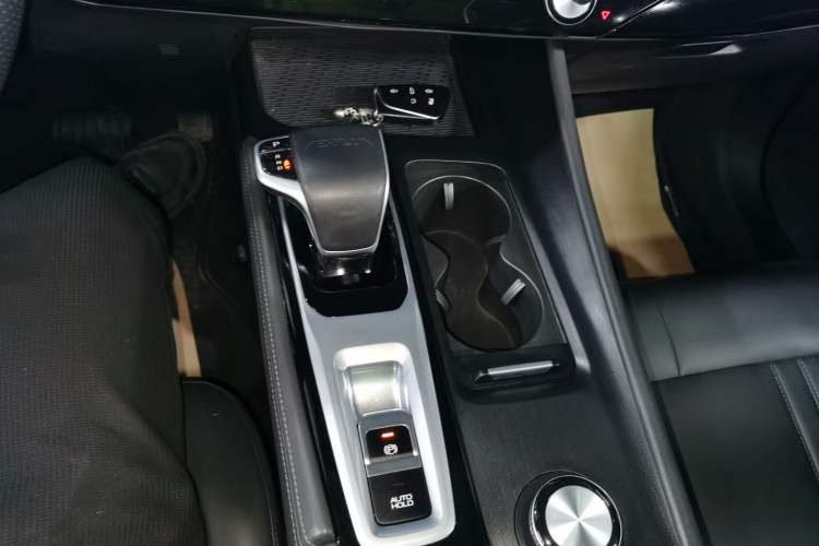 Used Dongfeng Aeolus Huge 2022 Mach Dual-Motor 1.5T MHD Dare-to-Dream Edition Gear Lever