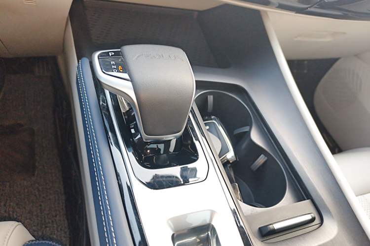 Used Dongfeng Aeolus Huge 2022 Mach Power 1.5T DareDrive Edition · Smart Gear Lever