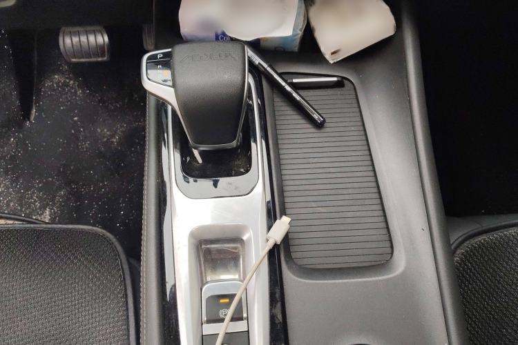 Used Dongfeng Aeolus Huge 2022 Mach Dual-Motor 1.5T MHD Dare-to-Dream Edition Gear Lever