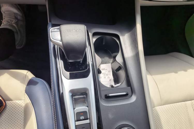 Used Dongfeng Aeolus Huge 2022 Mach Power 1.5T DareDrive Edition · Smart Gear Lever