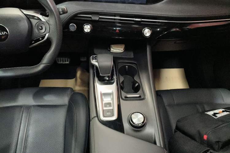 Used Dongfeng Aeolus Huge 2022 Mach Power 1.5T Dare-to-Love Edition Gear Lever