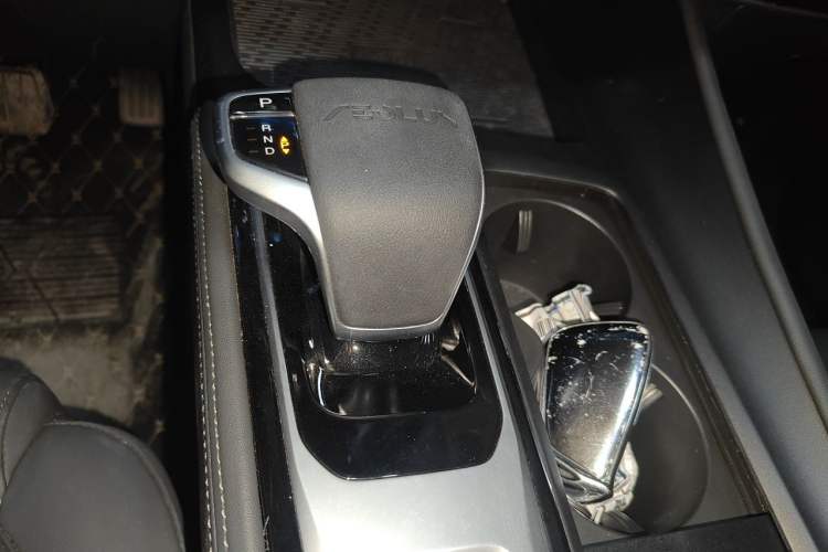 Used Dongfeng Aeolus Huge 2022 Mach Power 1.5T Dare-to-Love Edition Gear Lever
