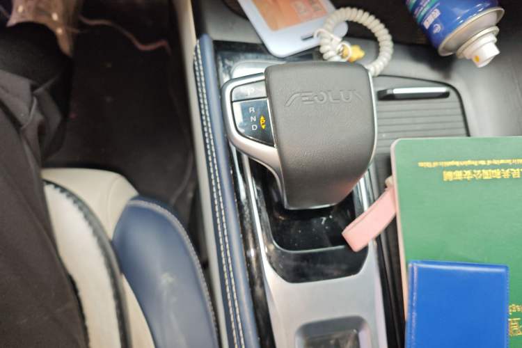 Used Dongfeng Aeolus Huge 2022 Mach Dual-Motor 1.5T MHD Dare-to-Dream Edition Gear Lever