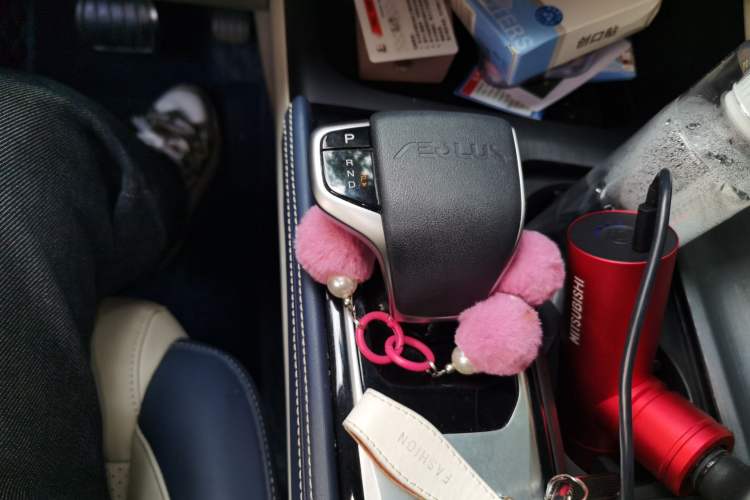 Used Dongfeng Aeolus Huge 2022 Mach Power 1.5T Dare-to-Love Edition Gear Lever