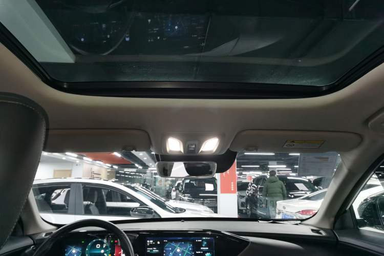 Used Dongfeng Aeolus Huge 2022 Mach Dual-Motor 1.5T MHD Dare-to-Dream Edition Headliner