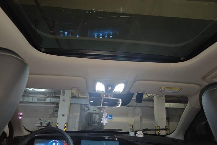 Used Dongfeng Aeolus Huge 2022 Mach Power 1.5T Dare-to-Love Edition Headliner