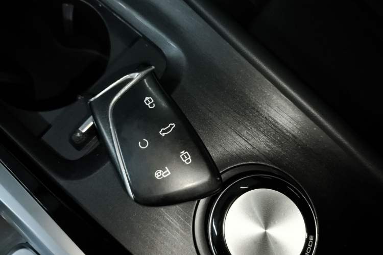 Used Dongfeng Aeolus Huge 2022 Mach Dual-Motor 1.5T MHD Dare-to-Dream Edition Interior 1