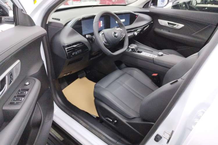 Used Dongfeng Aeolus Huge 2022 Mach Dual-Motor 1.5T MHD Dare-to-Dream Edition Interior 2