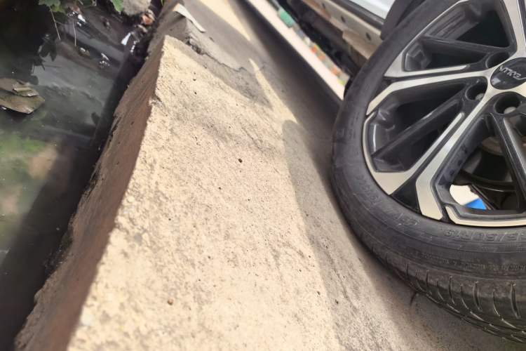 Used Dongfeng Aeolus Huge 2022 Mach Power 1.5T DareDrive Edition · Smart Left Side Sill