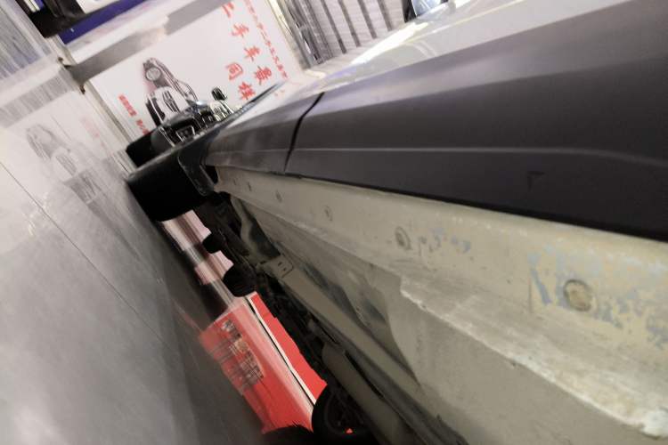 Used Dongfeng Aeolus Huge 2022 Mach Power 1.5T Dare-to-Love Edition Left Side Sill