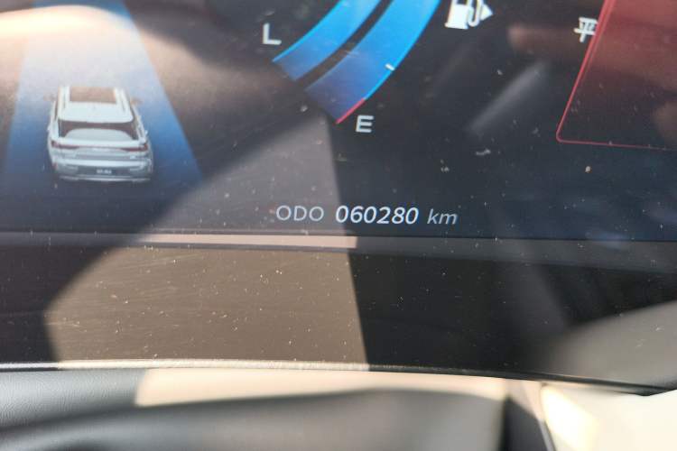 Used Dongfeng Aeolus Huge 2022 Mach Dual-Motor 1.5T MHD Dare-to-Dream Edition Odometer Close Up