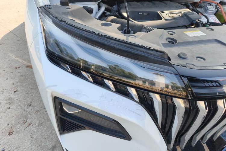 Used Dongfeng Aeolus Huge 2022 Mach Dual-Motor 1.5T MHD Dare-to-Dream Edition Right Front Headlight