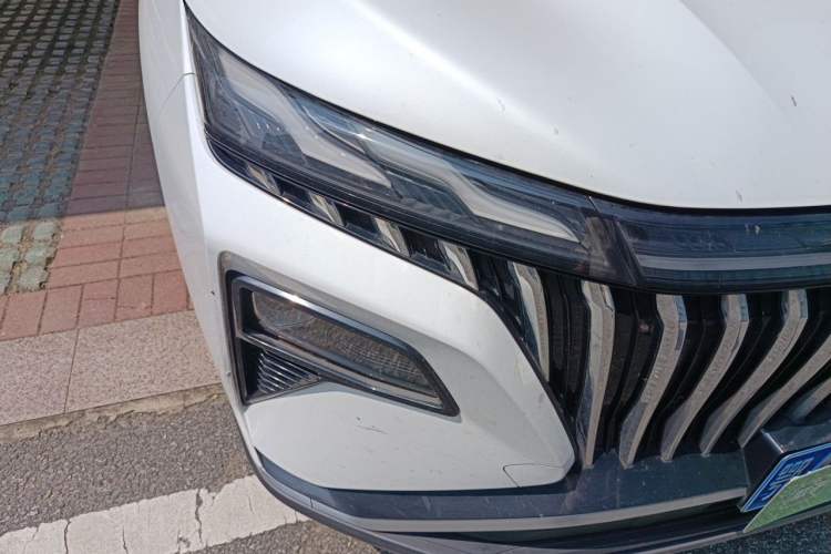 Used Dongfeng Aeolus Huge 2022 Mach Dual-Motor 1.5T MHD Dare-to-Dream Edition Right Front Headlight