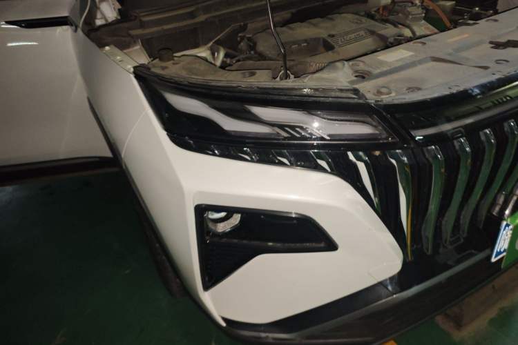 Used Dongfeng Aeolus Huge 2022 Mach Dual-Motor 1.5T MHD Dare-to-Dream Edition Right Front Headlight