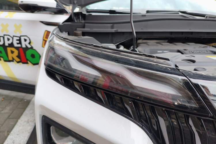 Used Dongfeng Aeolus Huge 2022 Mach Dual-Motor 1.5T MHD Dare-to-Dream Edition Right Front Headlight