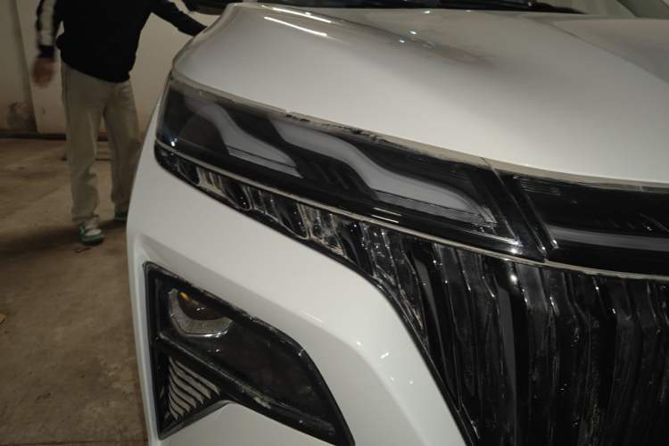 Used Dongfeng Aeolus Huge 2022 Mach Power 1.5T Dare-to-Love Edition Right Front Headlight