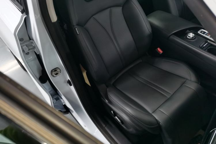 Used Dongfeng Aeolus Huge 2022 Mach Dual-Motor 1.5T MHD Dare-to-Dream Edition Right Front Seat