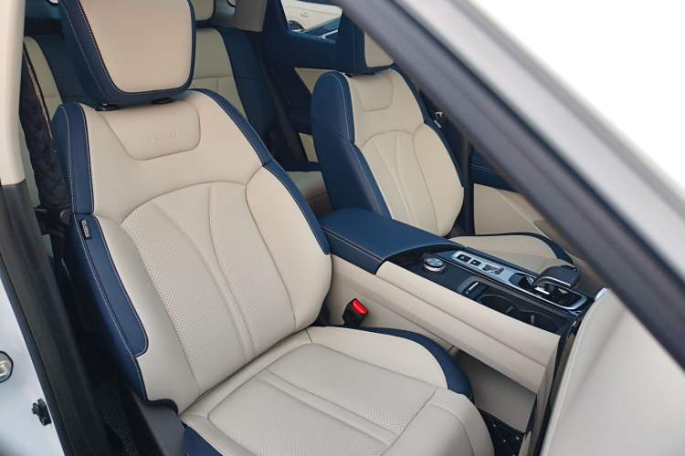Used Dongfeng Aeolus Huge 2022 Mach Power 1.5T DareDrive Edition · Smart Right Front Seat