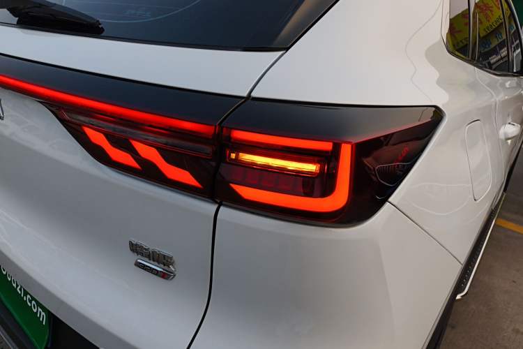 Used Dongfeng Aeolus Huge 2022 Mach Power 1.5T DareDrive Edition · Smart Right Rear Taillight