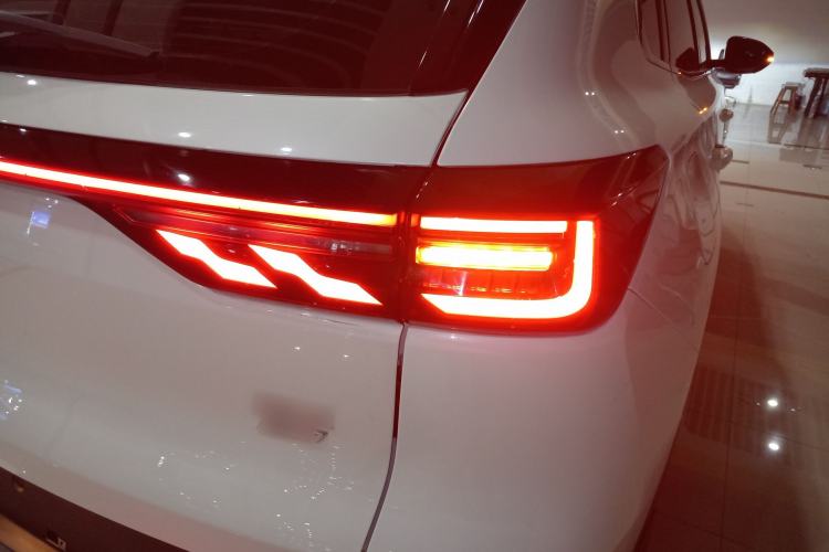Used Dongfeng Aeolus Huge 2022 Mach Power 1.5T DareDrive Edition · Smart Right Rear Taillight
