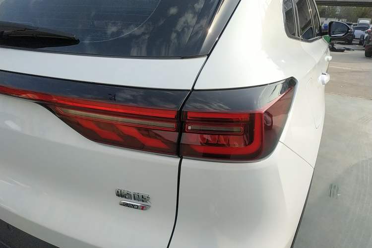 Used Dongfeng Aeolus Huge 2022 Mach Power 1.5T DareDrive Edition · Smart Right Rear Taillight