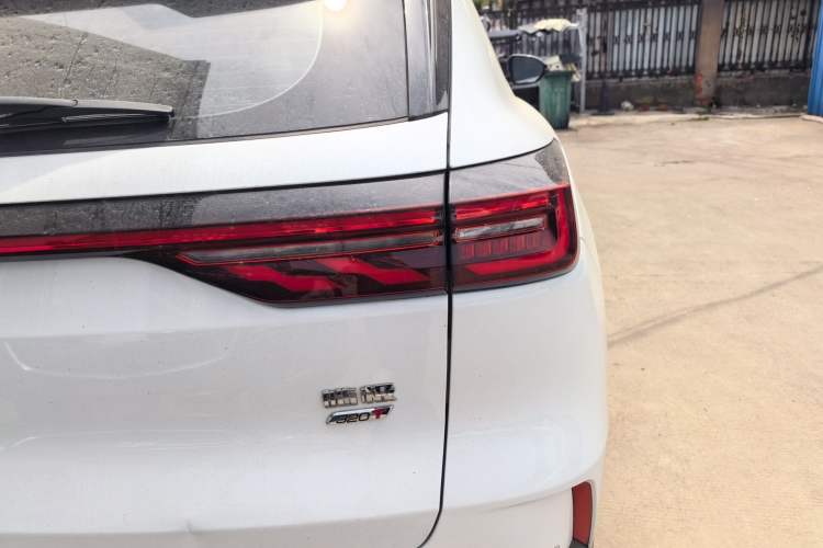Used Dongfeng Aeolus Huge 2022 Mach Power 1.5T DareDrive Edition · Smart Right Rear Taillight