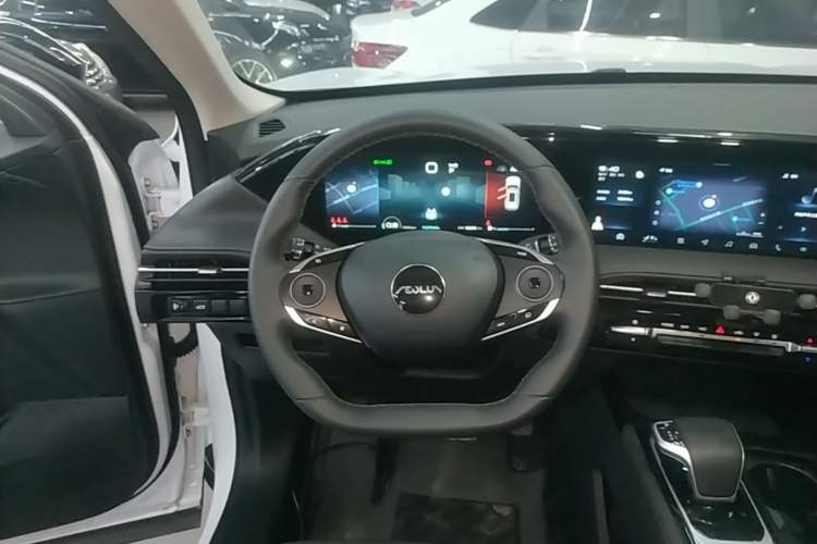 Used Dongfeng Aeolus Huge 2022 Mach Power 1.5T DareDrive Edition · Smart Steering Wheel