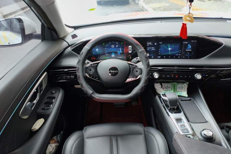Used Dongfeng Aeolus Huge 2022 Mach Dual-Motor 1.5T MHD Dare-to-Dream Edition Steering Wheel